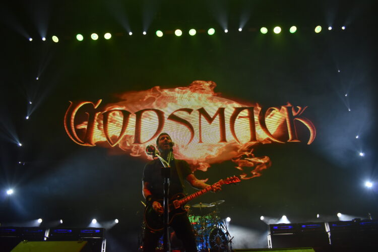 SLIDESHOW: Godsmack Fans Can't 'Keep Away' From Mid-Week Headbanger